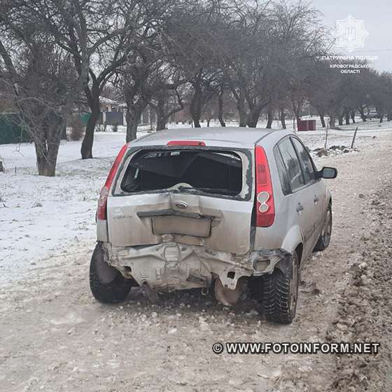 У Кропивницькому іномарка врізалась в електроопору 